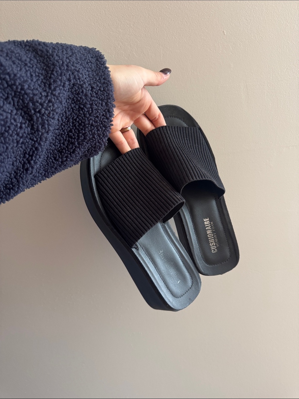 Cushionaire Black Ribbed Slide Sandals - Women's